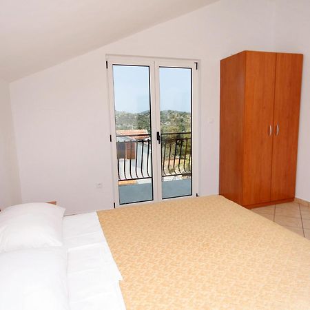 Apartments By The Sea Grebastica, Sibenik - 4881 Baselovici Room photo