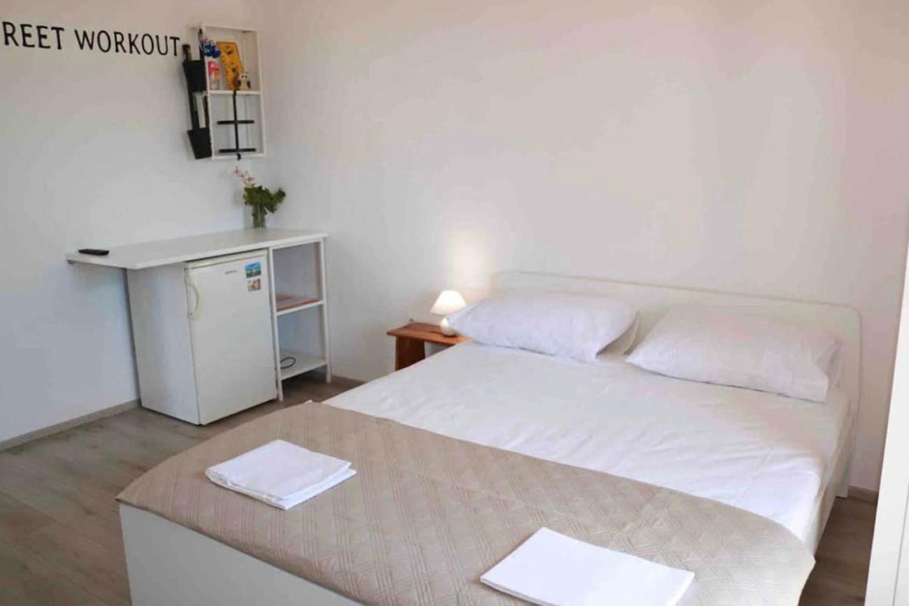 Apartments By The Sea Grebastica, Sibenik - 4881 Baselovici Room photo
